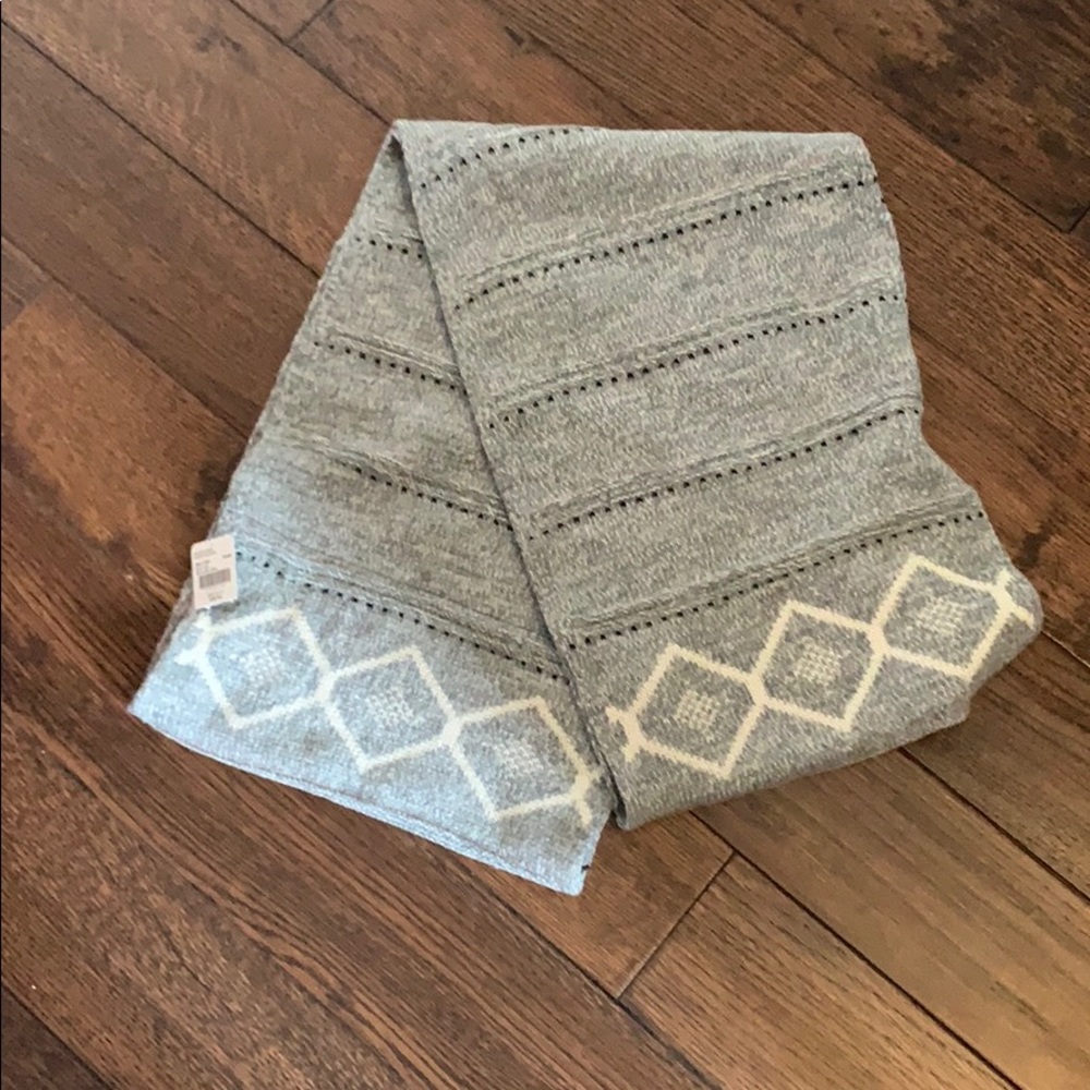 Roots infinity scarf